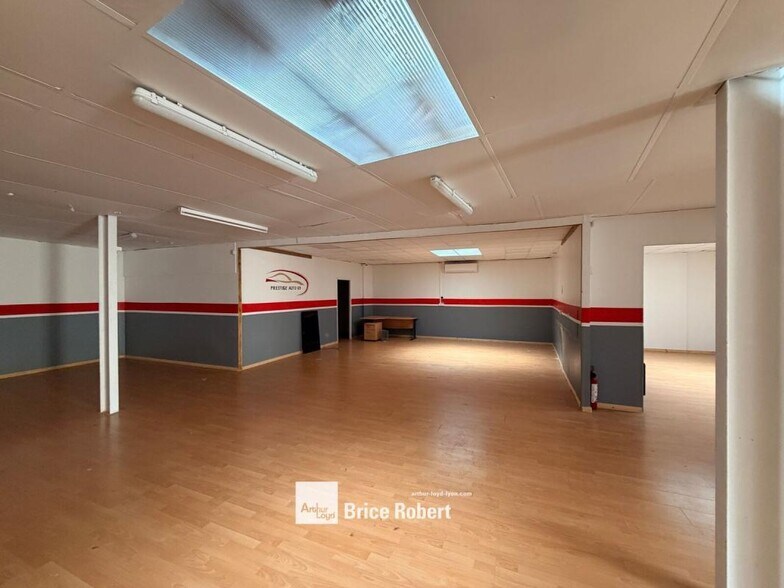 119 Route De Grenoble, Saint-Priest for lease - Interior Photo - Image 3 of 4
