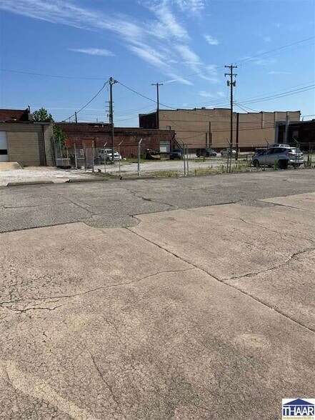335 S 3rd St, Clinton, IN à vendre - Photo du bâtiment - Image 2 de 3