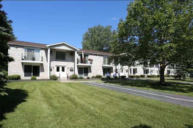 920 E Robinson St, North Tonawanda, NY à vendre - Photo principale - Image 1 de 20