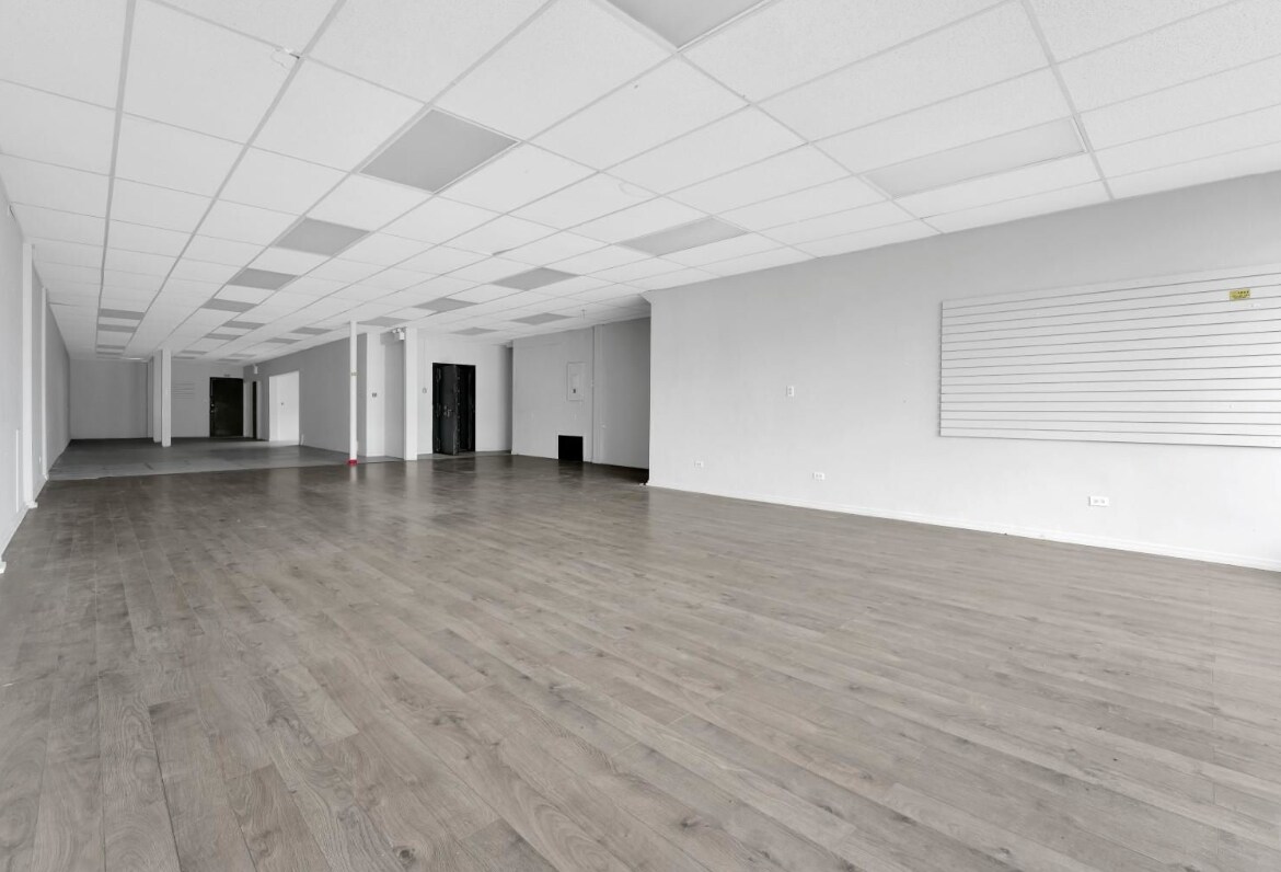 5651 Cowrie St, Sechelt, BC à vendre Photo du bâtiment- Image 1 de 3