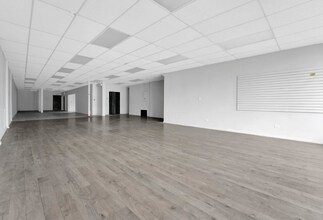 5651 Cowrie St, Sechelt, BC à vendre Photo du bâtiment- Image 1 de 3