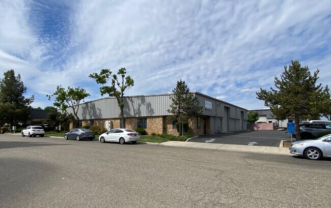 Plus de détails pour 3604 W Gettysburg Ave, Fresno, CA - Industriel à louer