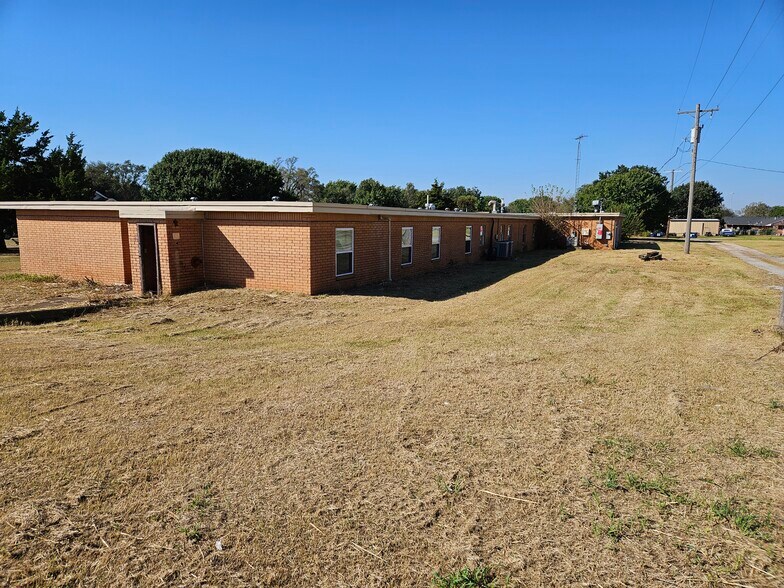 215 W 3rd St, Helena, OK à vendre - Photo du bâtiment - Image 3 de 14