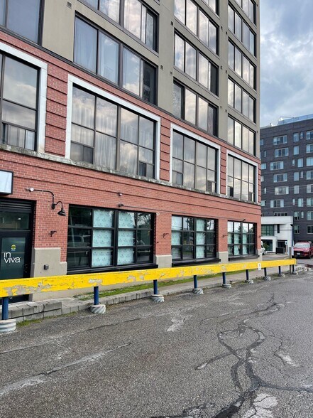 201-211 Hunter St E, Peterborough, ON for lease - Building Photo - Image 2 of 12