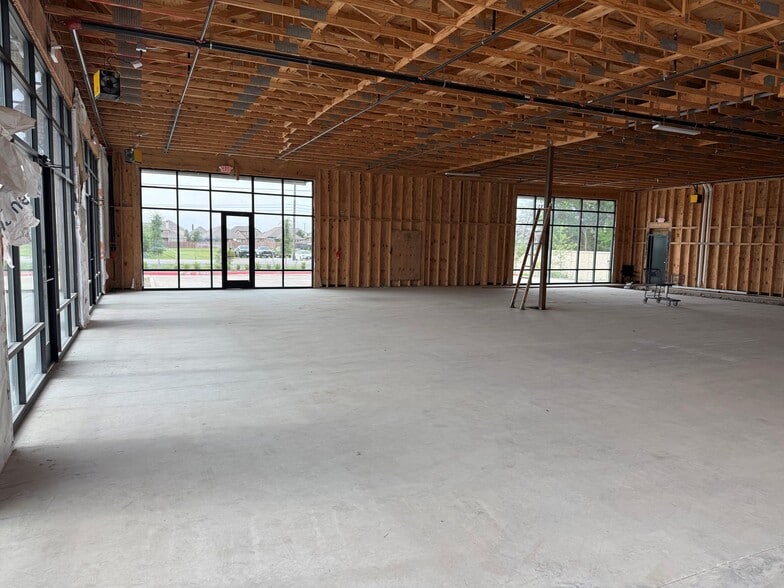 914 W 1st St, Justin, TX for lease - Building Photo - Image 2 of 9