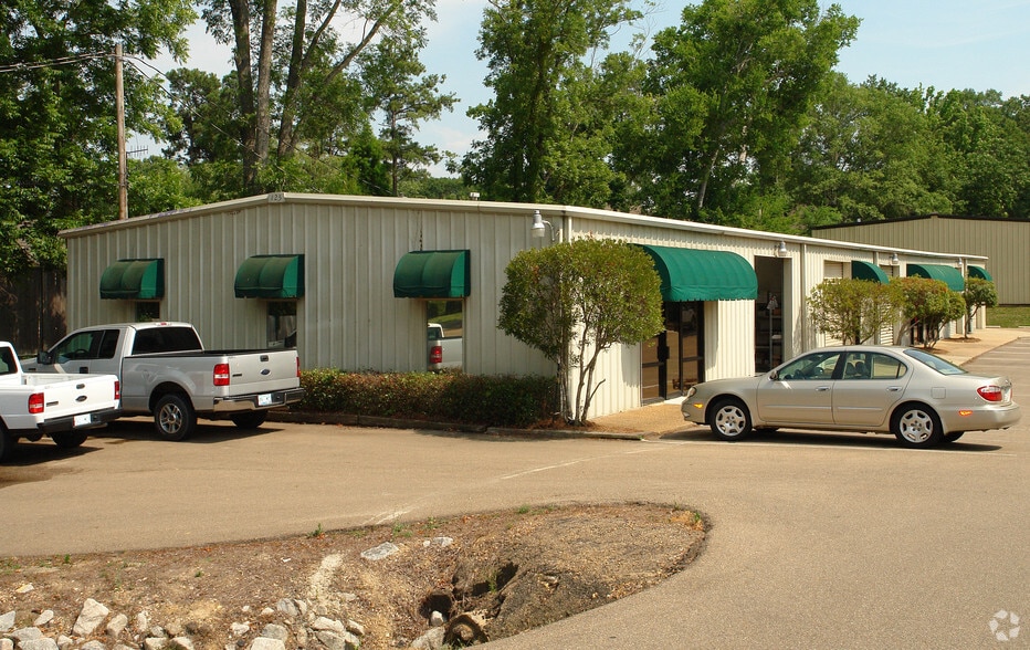 125 E Ford St, Ridgeland, MS à louer - Photo du bâtiment - Image 2 de 2