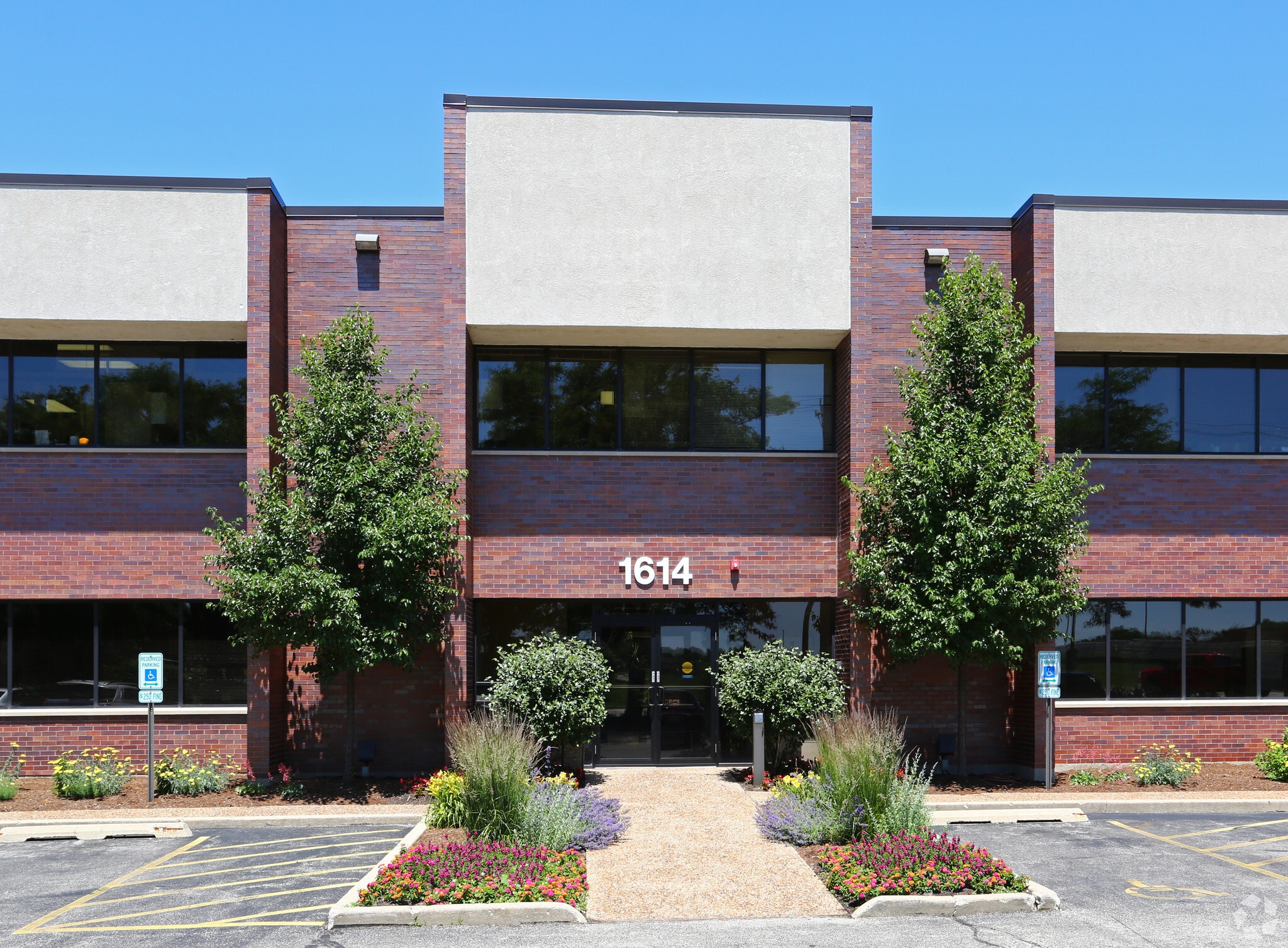 1614 W Central Rd, Arlington Heights, IL for lease Building Photo- Image 1 of 7