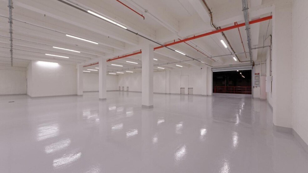Industrial in Paris for lease - Building Photo - Image 2 of 16