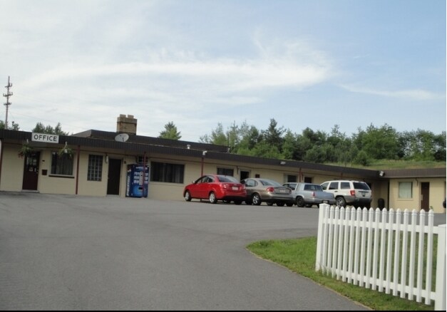 1001 Rowena Dr, Ebensburg, PA for sale - Building Photo - Image 2 of 19