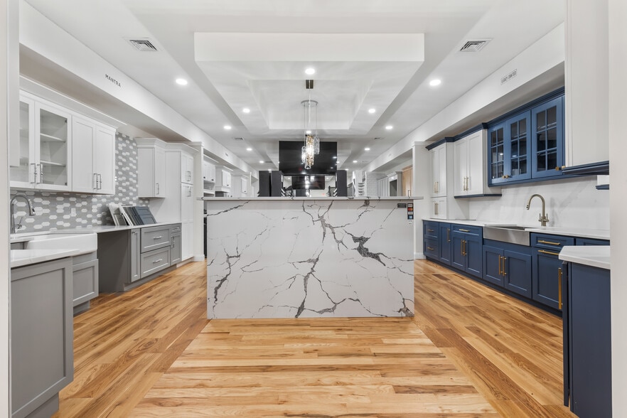 390 Ramapo Valley Rd, Oakland, NJ for lease - Building Photo - Image 2 of 47