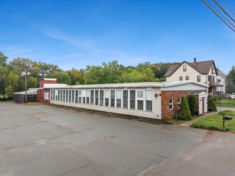304 W Main St, Norton, MA à vendre - Photo du bâtiment - Image 3 de 15
