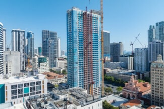 Plus de détails pour 222 NE 1st Ave, Miami, FL - Commerce de détail à louer