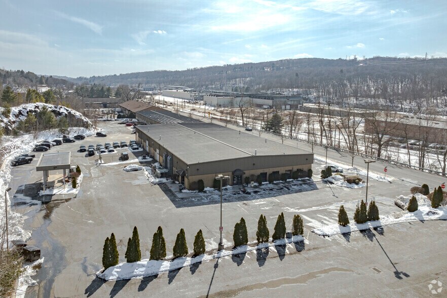 2200 Thomaston Ave, Waterbury, CT for lease - Building Photo - Image 2 of 7