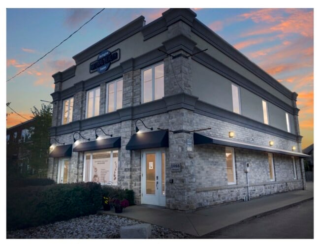 Plus de détails pour 1066 Brant St, Burlington, ON - Bureau à vendre