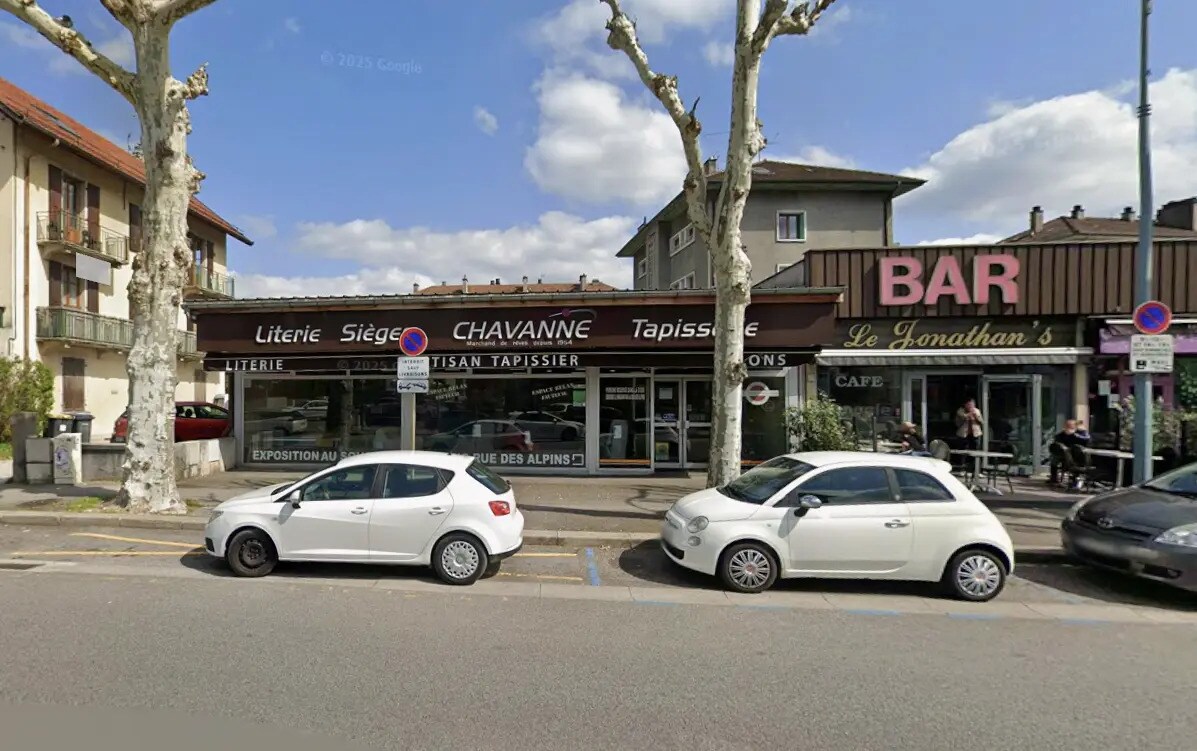Retail in Annecy for lease Building Photo- Image 1 of 4