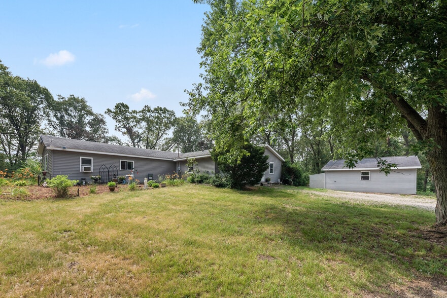 579 800 N, Wheatfield, IN à vendre - Photo du bâtiment - Image 2 de 33