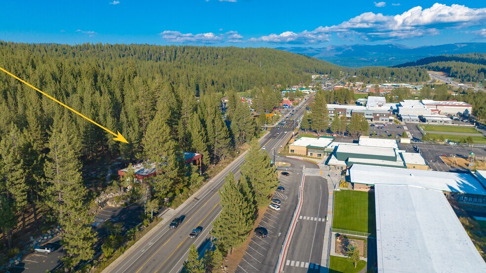 12010 Donner Pass Rd, Truckee, CA à vendre - Photo du bâtiment - Image 2 de 10