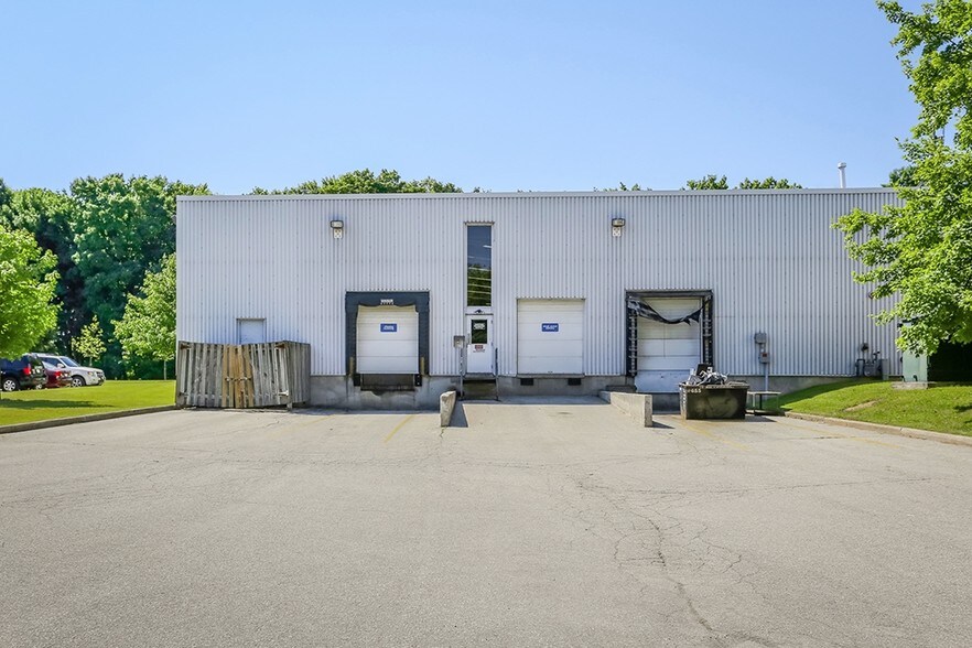 360 Holiday Inn Dr, Cambridge, ON à louer - Photo du bâtiment - Image 2 de 2