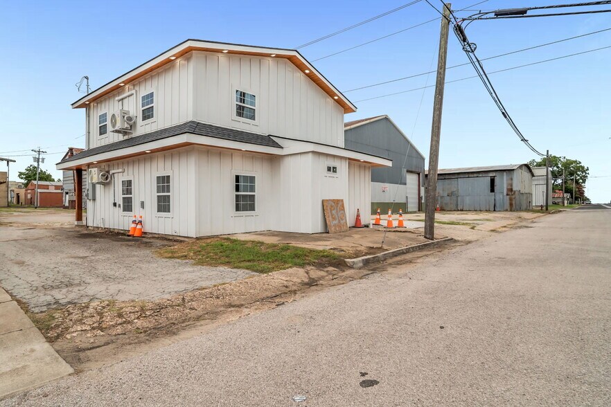 Building A, Giddings, TX à vendre - Photo du bâtiment - Image 2 de 5