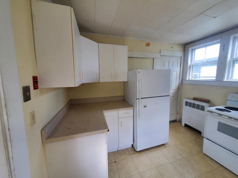 17 Summer St, Dover-Foxcroft, ME à vendre - Photo du bâtiment - Image 3 de 12