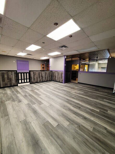 1804 NW 52nd St, Lawton, OK for sale - Interior Photo - Image 2 of 7