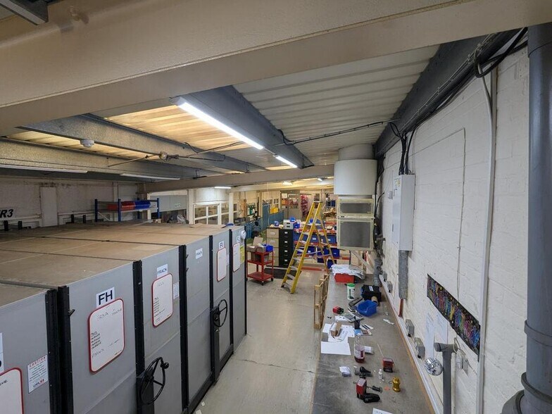 Tannery Ln, Guildford à louer - Photo du bâtiment - Image 3 de 6