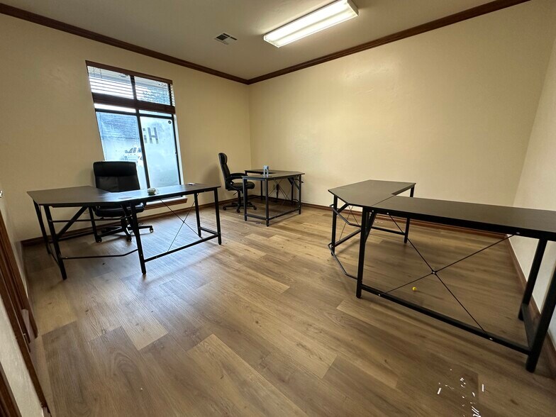 428 W 15th St, Edmond, OK à louer - Photo du bâtiment - Image 2 de 5