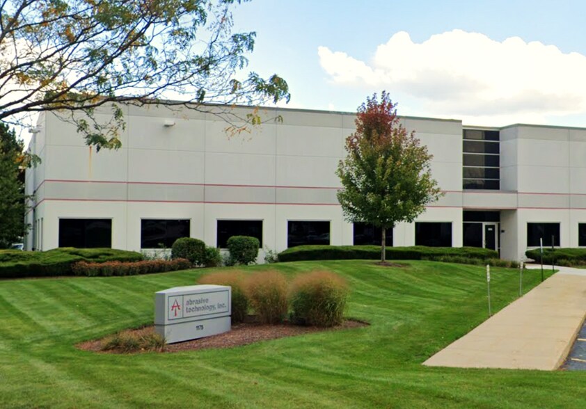1175 Bowes Rd, Elgin, IL à louer - Photo du bâtiment - Image 3 de 3