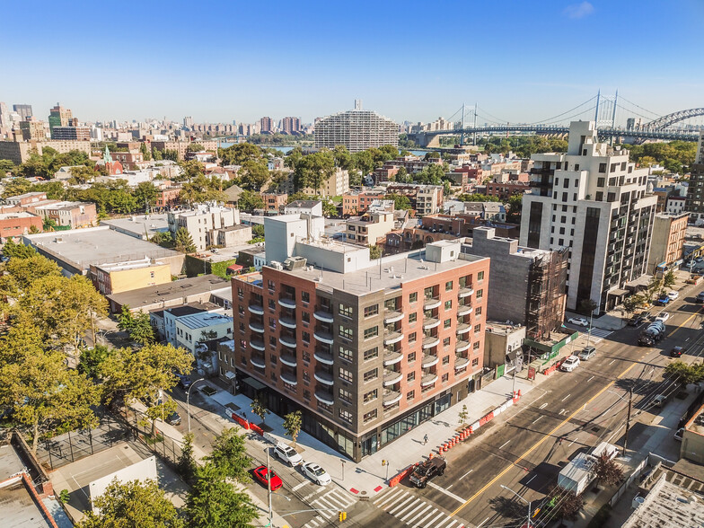 28-16 21st St, Astoria, NY à vendre - Photo du bâtiment - Image 1 de 1