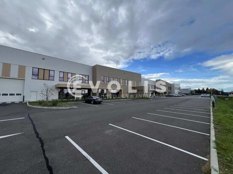 Flex dans Villefontaine à louer - Photo du bâtiment - Image 1 de 22