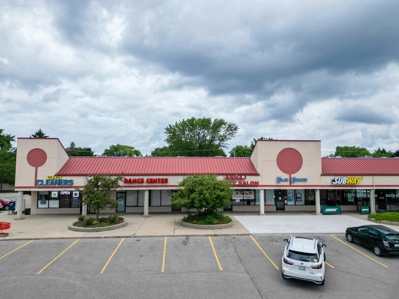 819-965 E Auburn Rd, Rochester Hills, MI à louer - Photo du bâtiment - Image 3 de 5