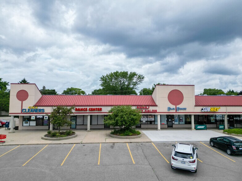 819-965 E Auburn Rd, Rochester Hills, MI à louer - Photo du bâtiment - Image 3 de 5