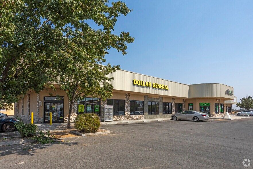 201 S Gateway Dr, Madera, CA à louer - Photo du bâtiment - Image 2 de 8