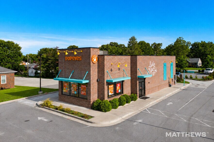 72 E Franklin St, Hartwell, GA à vendre - Photo du bâtiment - Image 2 de 3