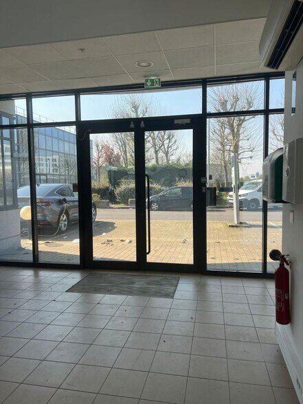 385 Rue De La Belle Etoile, Roissy-en-France à louer - Hall d’entrée - Image 2 de 30