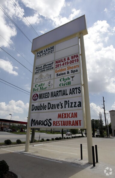 602 Rayford Rd, Spring, TX à louer - Photo du bâtiment - Image 3 de 5