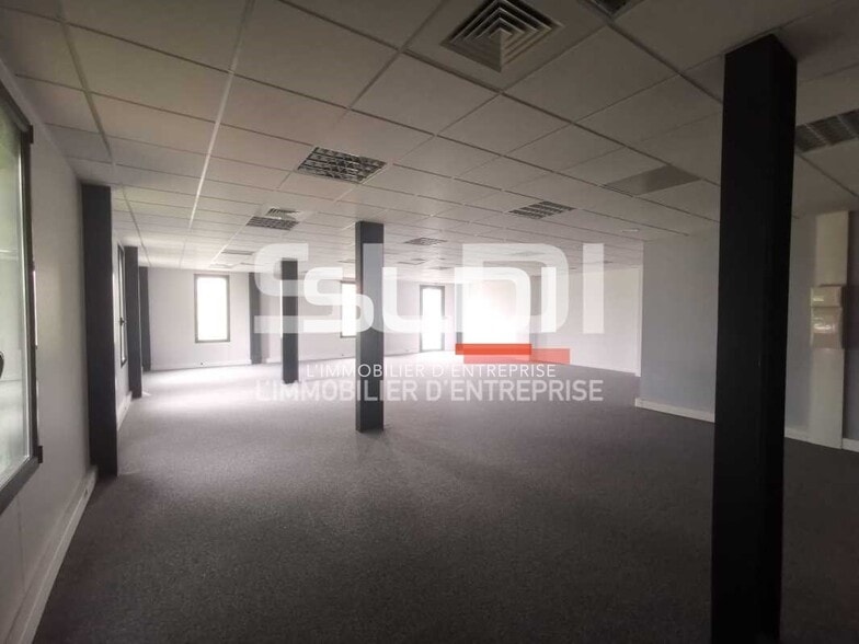 80 Rue Condorcet, Vaulx-Milieu for lease - Interior Photo - Image 2 of 7