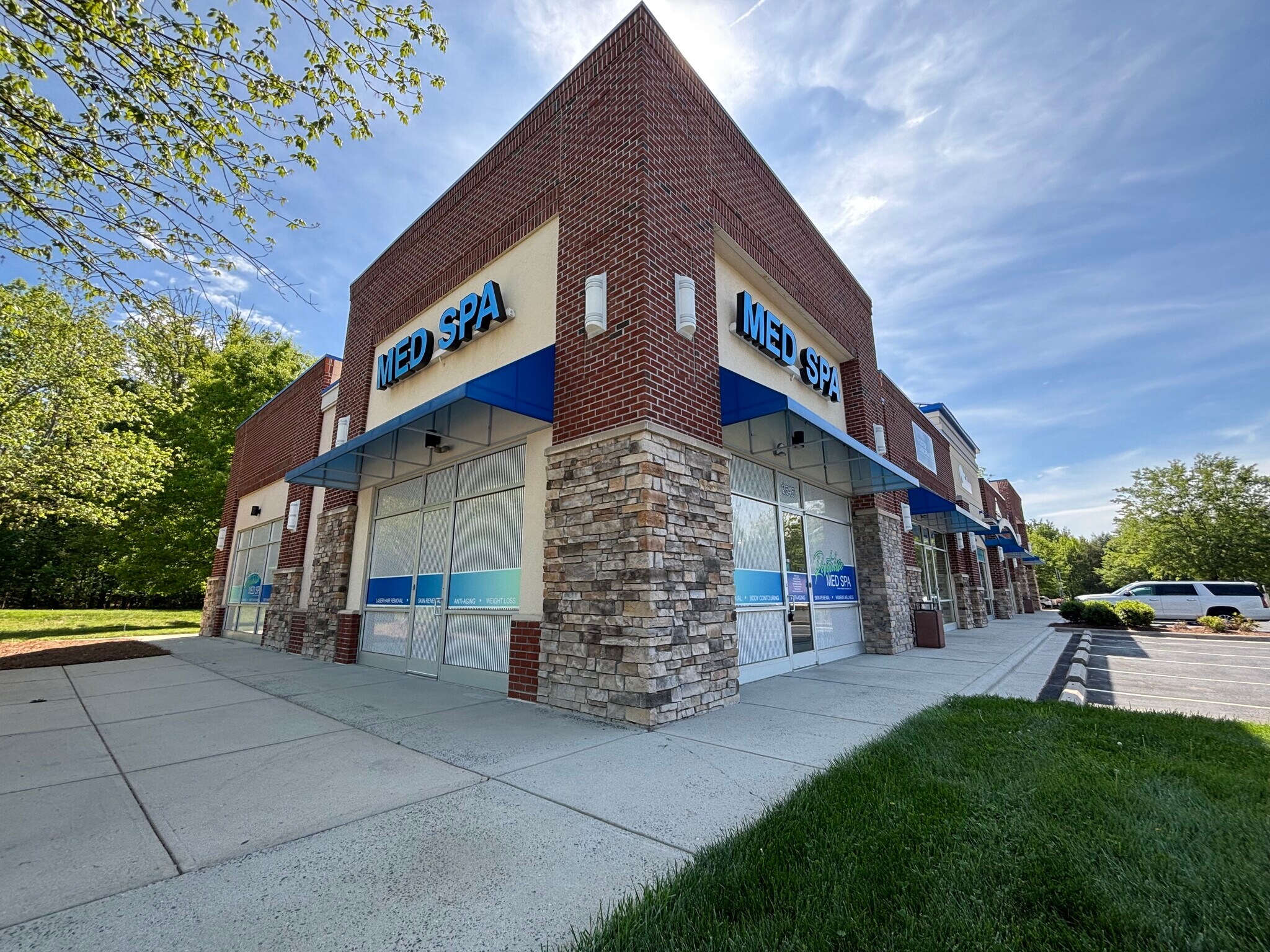 2538-2546 Somerset Center Dr, Winston-Salem, NC for lease Primary Photo- Image 1 of 13