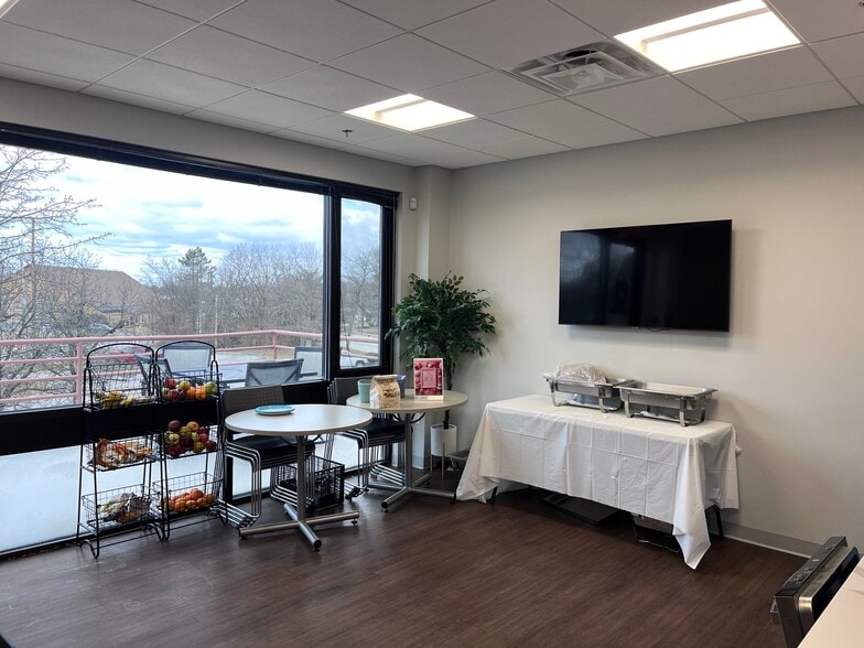 492 Norristown Rd, Blue Bell, PA for lease - Interior Photo - Image 3 of 17