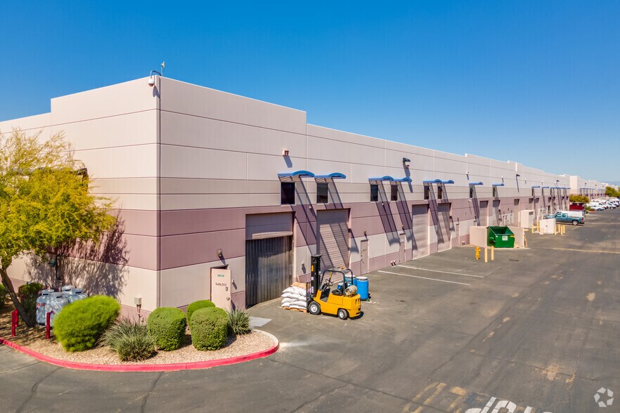 9299 W Olive Ave, Peoria, AZ à louer - Photo du bâtiment - Image 3 de 14