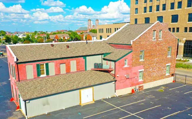 Plus de détails pour 911 N Tucker Blvd, Saint Louis, MO - Local d'activités à louer