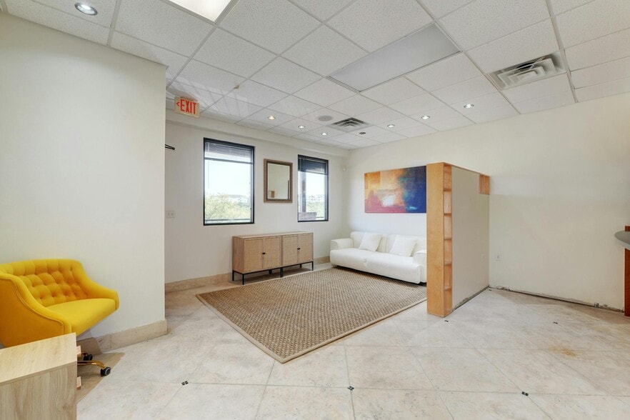 4300 N Quinlan Park Rd, Austin, TX for lease - Building Photo - Image 3 of 45