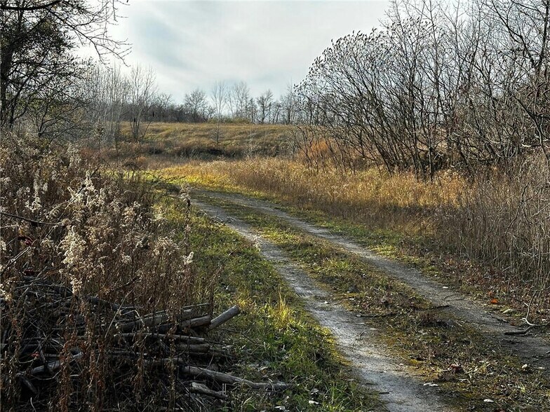 000 Hulberton Rd, Holley, NY à vendre - Photo du bâtiment - Image 3 de 10