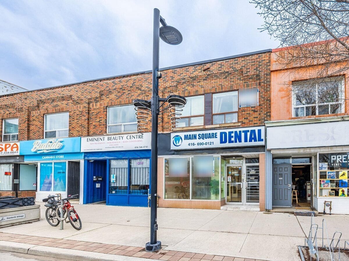 2438 Danforth Av, Toronto, ON à vendre Photo du bâtiment- Image 1 de 33