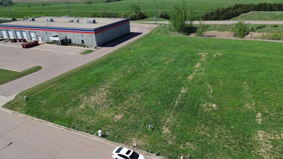 4000 E Wilcox St, Sioux Falls, SD à vendre - Photo du bâtiment - Image 3 de 6