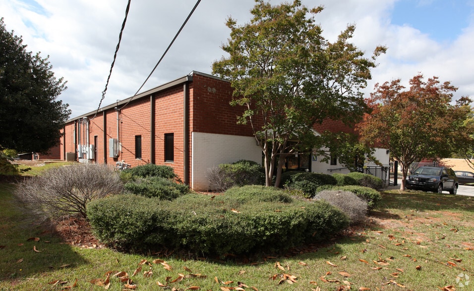 218 Laredo Dr, Decatur, GA à vendre - Photo du bâtiment - Image 2 de 11