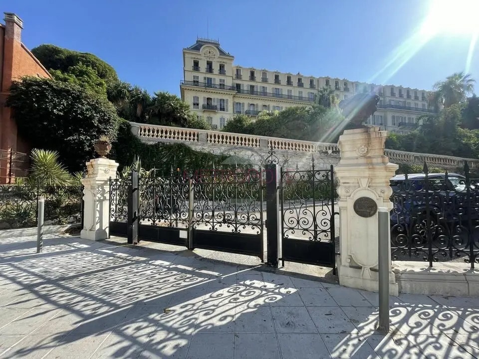 Retail in Nice for lease Building Photo- Image 1 of 5