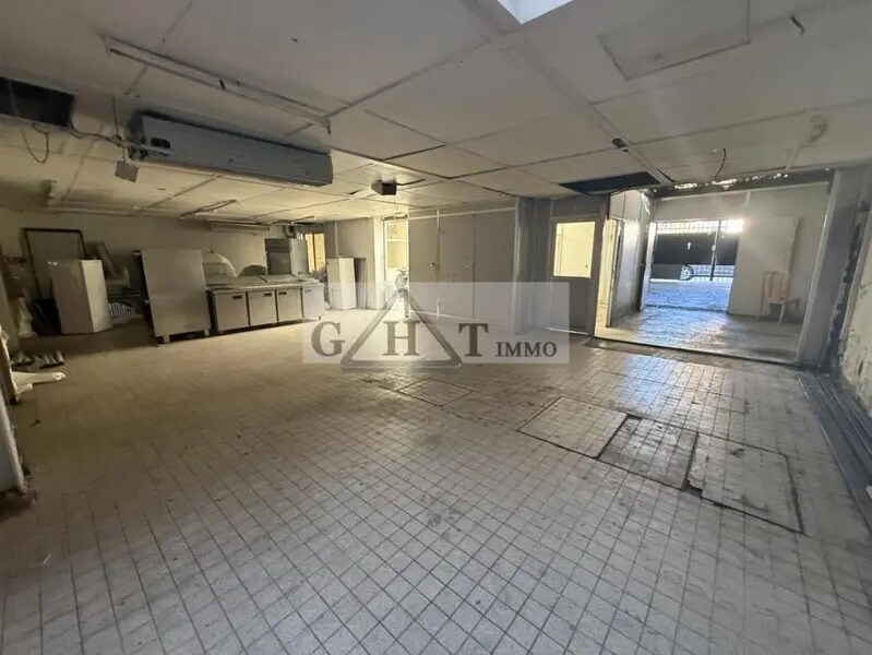Industrial in Romainville for sale Interior Photo- Image 1 of 11