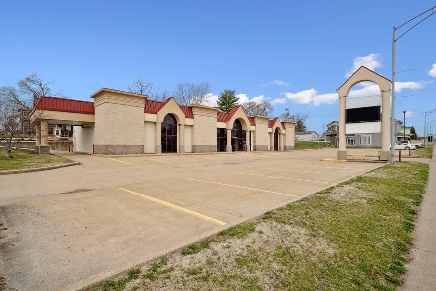 1414 Main St, Keokuk, IA for sale - Building Photo - Image 3 of 48