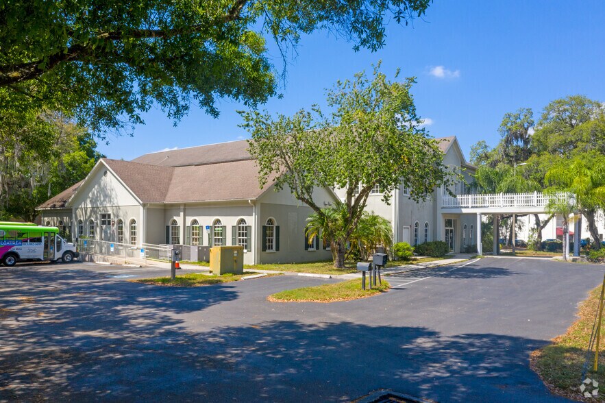 722 Bowing Oak Dr, Brandon, FL à louer - Photo du bâtiment - Image 2 de 3